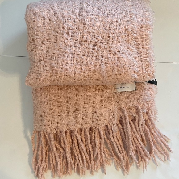 Urban Outfitters Pink Fuzzy Fringe Loose Knit Scarf Wrap OB689516 - Picture 4 of 7